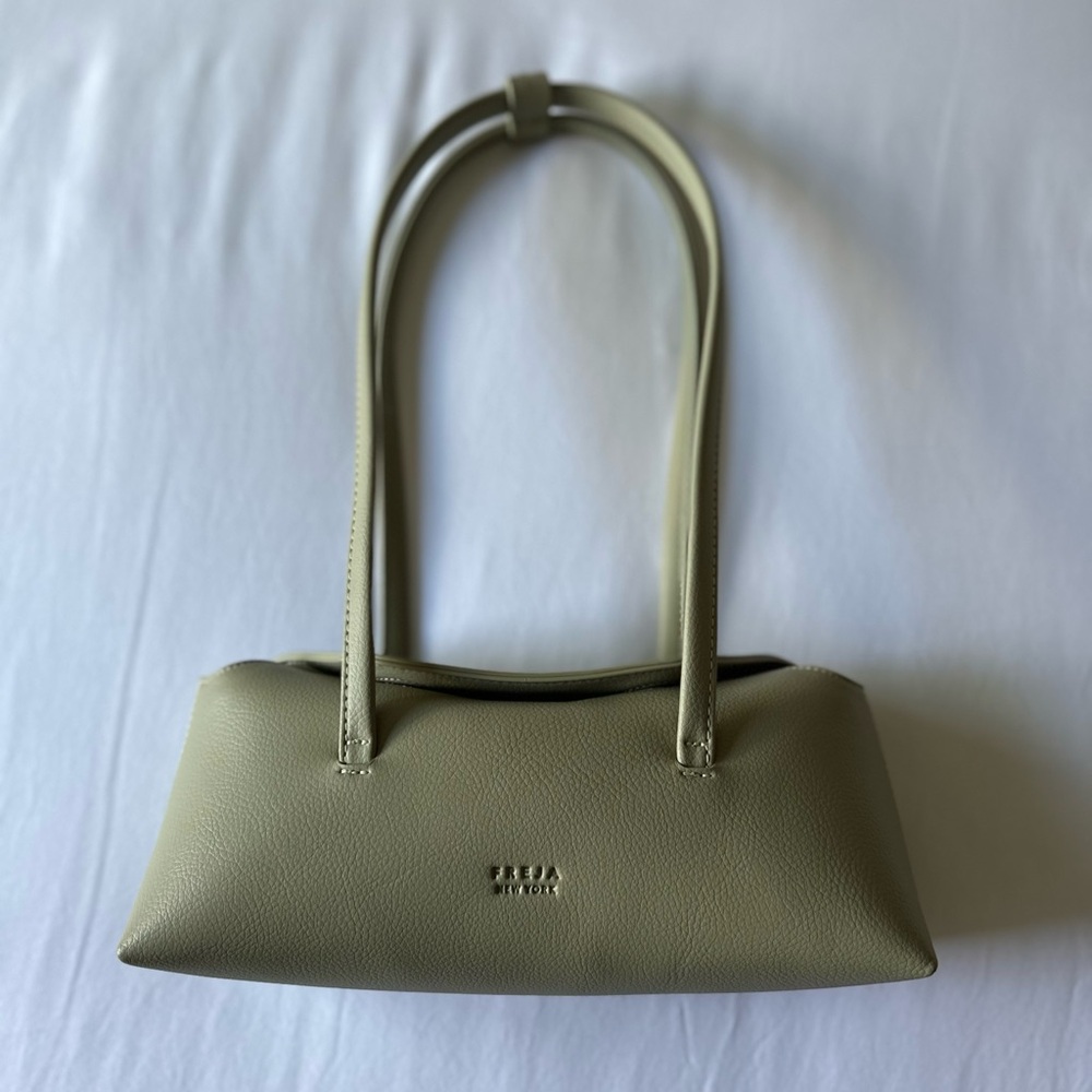 Freja New York Mini Chrystie in Pistachio